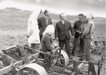“Kur doli ‘Lumi i vdekur’, gjyshja ime e takoi Jakovin dhe i tha; si s’të vjen turp, të kemi mbajtur me lekë, ti na e shpërblen kështu, duke shpifur për burrin tim…”?! / Akuza e profesorit të njohur, nga SHBA-ja