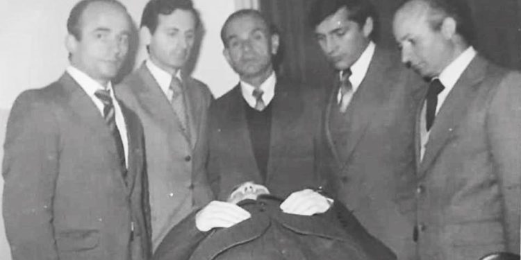 “Kohët e fundit shoku Hysni, ka shfaqur gjendje me të dridhura, uri e fortë, nxehtësi në trup, boshllëk në kokë dhe…”/ Zbulohet dosja mjekësore e tepër sekrete e Hysni Kapos, me shënimin e Enver Hoxhës