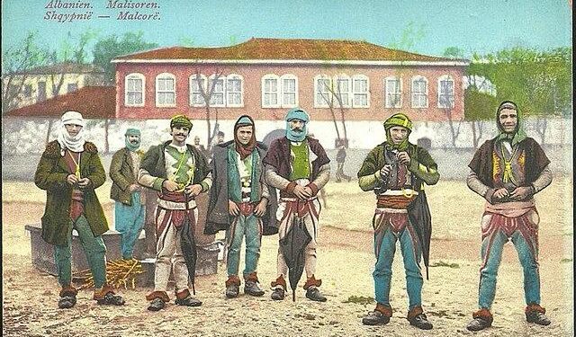 “Është ekzogamia e rreptë e në lidhjet martesore, deri në vitin 1972, në tërë fisin Nikaj, me 451 familje, nuk ka patur asnjë lidhje martesore, brenda tyre…”/ Historia e panjohur, e fisit të famshëm të Tropojës