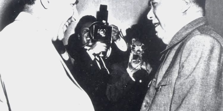 “Kur erdhi Hrushovi, unë u ngjita deri te avioni dhe kur zbriti shkallët e u takua me Enverin, i tha në vesh; Sa të jem unë këtu, për Titon, mos…”/ Dëshmia e rrallë e ish-operatorit, të Kinostudios “Shqipëria e Re”