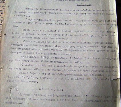 “Pasi më pushkatuan babain në ’47-ën, me ‘Grupin e deputetëve’, ne u vendosëm në Shkodër, ku oficerët e Sigurimit dhe vetë Feçor Shehu, shkonin natën te shtëpia e mamasë dhe…”/ Dëshmia e rrallë e Artan Kokoshit