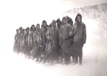 “Tragjedia e Fekenit ku humbën jetën 11 shokët tanë dhe u plagosën shumë të tjerë, ndodhi se komandanti i shkollës, Rustem Peçi, dha urdhër që…”/ Dëshmia e rrallë e ish-studentit që mbeti i paralizuar