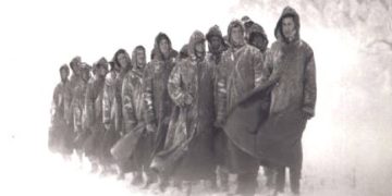 “Tragjedia e Fekenit ku humbën jetën 11 shokët tanë dhe u plagosën shumë të tjerë, ndodhi se komandanti i shkollës, Rustem Peçi, dha urdhër që…”/ Dëshmia e rrallë e ish-studentit që mbeti i paralizuar