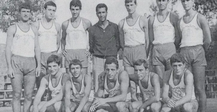 “Kur disa tifozë, i dolën përpara Hysni Kapos dhe i thanë se; Papavangjelin na e ka marrë ‘Dinamo’, nuk e kthejnë në Vlorë, ai…”/ Historia e panjohur e legjendës së basketbollit vlonjat dhe atij kombëtar