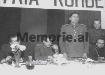 “Gjeneral Tahir Kadareja, ka qenë gjatë viteve të para të luftës, më i njohur se Enveri dhe ndoshta një nga arsyet e mllefit…”/ Shkrimi i panjohur i shkrimtarit të famshëm, për ushtarakun e burgosur