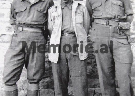 “Gjeneral Tahir Kadareja, ka qenë gjatë viteve të para të luftës, më i njohur se Enveri dhe ndoshta një nga arsyet e mllefit…”/ Shkrimi i panjohur i shkrimtarit të famshëm, për ushtarakun e burgosur