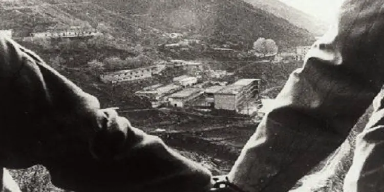 “Të pajisemi me gurë, tulla, me hunj dhe leva, të mësyjmë vendrojet, të armatosemi e të nisim kryengritjen, – propozoi vlonjati Murat Marta, por Feti Kumaraku…”/ Historia e panjohur e Revoltës së Spaçit
