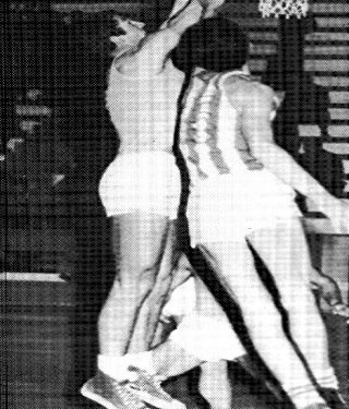 “Kur disa tifozë, i dolën përpara Hysni Kapos dhe i thanë se; Papavangjelin na e ka marrë ‘Dinamo’, nuk e kthejnë në Vlorë, ai…”/ Historia e panjohur e legjendës së basketbollit vlonjat dhe atij kombëtar