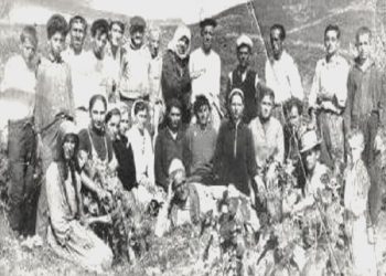 “Pas dy tre qyteteve të mëdha, në Savër, hynte libri dhe filmi i parë, ndiqej moda e huaj, dëgjohej muzika italiane, djemtë e vajzat, qethnin njeri tjetrin dhe…”/ Dëshmia e gazetarit të njohur nga SHBA-ja