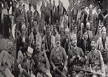 “Ti harbut që më quan mua grek, në të pëlqejnë fjalët e holla, laj më parë kokën, të të shporren ca morra, futi edhe këmbët në acid fenik, mos vijnë erë…”/ Polemika e panjohur e Konicës, me Shahin Kolonjën