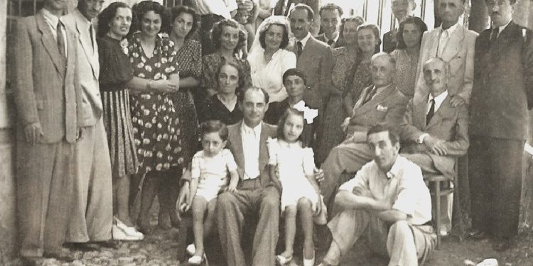 “Pasi më pushkatuan babain në ’47-ën, me ‘Grupin e deputetëve’, ne u vendosëm në Shkodër, ku oficerët e Sigurimit dhe vetë Feçor Shehu, shkonin natën te shtëpia e mamasë dhe…”/ Dëshmia e rrallë e Artan Kokoshit