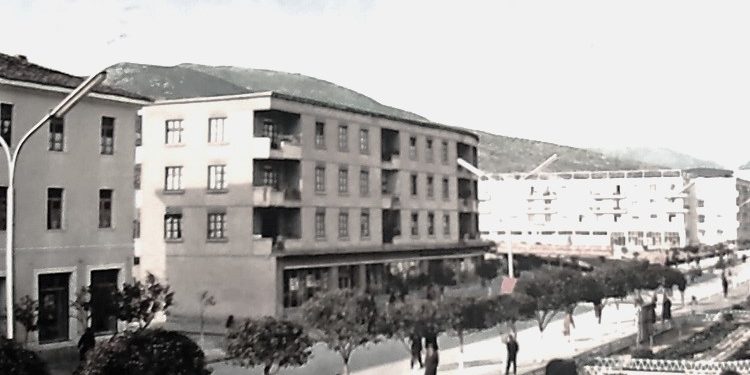 “Violinën, ia dhanë gazetarit të njohur rus, Ehremburg, kurse një xhybe, që ruhej në shtëpinë tonë, iu dhurua Hrushovit, në ‘59-ën…”/ Historia e panjohur e familjes së famshme Çiftja, që u persekutua nga regjimi komunist