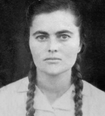 “Hetuesi, njeri tërë vese e krime, ngulmoi ta përdhoste atë krijesë të re, të pafajshme, donte të përlyente virgjërinë motrore, por vajza…”/ Historia e panjohur e Marie Tucit