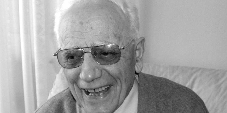 “Enverin e kisha shok në Liceun e Korçës, nga që më dukej djalë i dobët, e ndihmoja shpesh me para borxh, që jo vetëm s’mi ktheu kurrë, por pas ’44-ës, më burgosi dy here dhe…”/ Dëshmia e rrallë e filantropit korçar