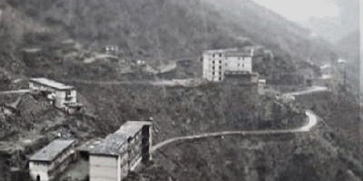 “Pas pesë vitesh, u hap ajo portë e nëmur e kampit dhe shkela në botën e lirë, por ende s’ndihesha i tillë, sepse dikush më preku sipër supit, e…”/ Dëshmia e trishtë e ish-të burgosurit të Spaçit, Shkëlqim Abazi