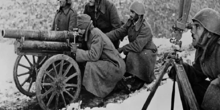 “Hitleri është i brengosur për gjendjen në Shqipëri, gjenerali Badoglio dha dorëheqjen prej humbjeve, ambasadori italian në Berlin, shkoi te Hitleri…”/ Ditarët e panjohura të komandantit gjerman të forcave supreme