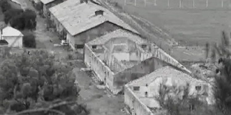 “Kur shkonte një herë Enveri, për në Gjirokastër, pyeti: ‘Ç’janë këto varre këtu mo’?! Dhe kur i thanë se janë të atyre të kampit, ai…”/ Dëshmia e rrallë nga SHBA-ja, e ish-të internuarit në Tepelenë