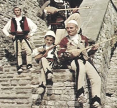 “Në Dizhon të Francës në ’70-ën, aq shumë u pëlqeu pjesa që luajta me çiftelinë që më kishte gadit Gjin Shkoza, saqë kryetari i jurisë, u ngrit dhe ma kontrolloi, se mos…”/ Dëshmia e rrallë e “Paganinit” shqiptar