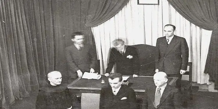 “E, ndërsa nacionalistët internoheshin në Ventotene, komunistët shqiptarë fërkonin duart me entuziazëm, për sukseset e ‘Luftës rrufe’, të Hitlerit…”/ Refleksionet e ish-të dënuarit politik, për “kolaboracionizmin”!