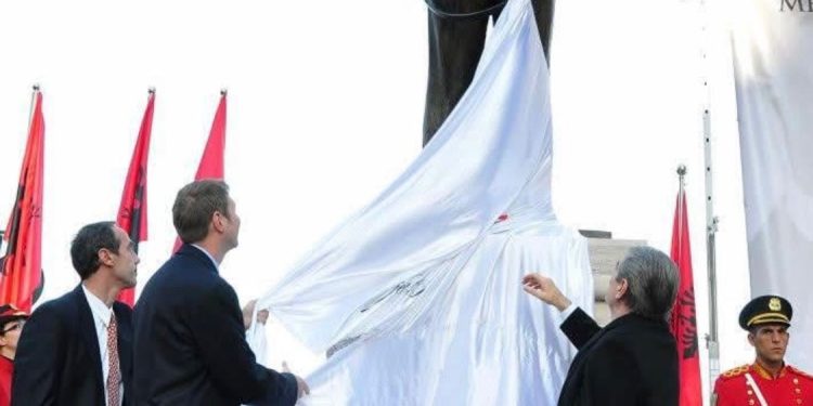 “Institucionet e shtetit tonë, i bëjnë nder vetes, të njohin se vitet 1920-‘24, që u kurorëzuan me ‘Triumfin e Legalitetit’, më 24 dhjetor 1924, është periudha shkollë e demokracisë shqiptare…”/ Refleksionet e politikanit të njohur