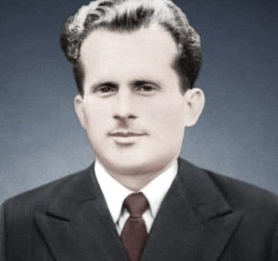 “Vetëm pse i kishte dhënë besën, ai u arratis në Jugosllavi, e mori të fejuarën e tij dhe u kthye përsëri në Shqipëri, ku pas 8 vitesh burg në Spaç…”/ Historia e rrallë dhe e pabesueshme, e Mark Ukshinit të Berishës