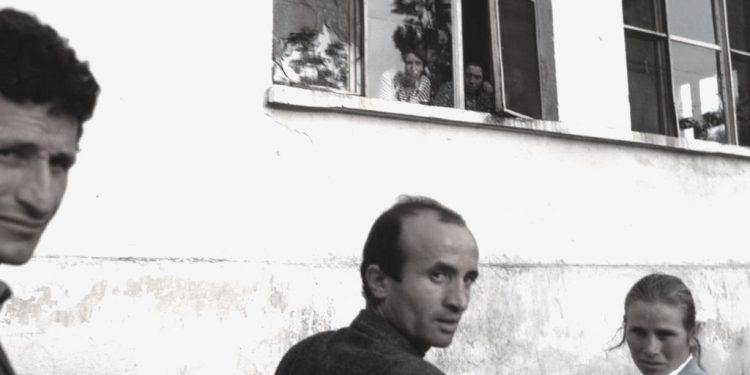 “Pasi drejtori, njoftoi para shkollës vdekjen e Stalinit dhe bëri veprimin çmendurak, duke nderuar me dorën e shtrirë, si nazistët, aty erdhën nga Dega e Brendshme dhe…”/ Kujtimet e ish-të internuarit politik