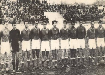 “Trajneri i shquar i R.F. Gjermane, Shen, pas ndeshjes me kombëtaren tonë, më 1967 në stadiumin ‘Qemal Stafa’, i dha dorën Teodor Vasos, sepse…”/ Dëshmitë e kolegëve, për futbollistin e famshëm korçar