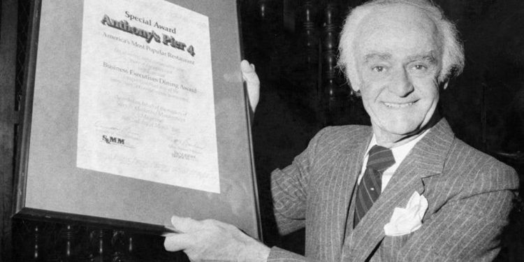 “Kur i thashë se; jam gazetare, madje jemi patriotë, të dy nga Korça, ai m’u përgjigj; unë jam patriot me të gjithë shqiptarët, por…”/ Historia e panjohur e shqiptarit më të famshëm në Boston dhe SHBA-ës