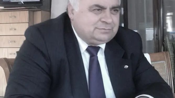 “Sigurimi i na ndiqte kudo, kuzhinierin e Enverit e larguan, kur filloj alkolin, një vajzë te re, punjonjëse te vila e Enverit, e pushuan pas takimit me ‘Komandantin’…”/ Dëshmia e rrallë e kuzhinierit të Mehmet Shehut