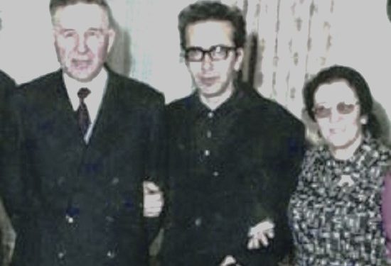“Fëmijët e Mehmetit ishin të degjeneruar, Marjeta pinte në shtëpi me Bashkimin dhe vetëm me këmishë nate, bashkë me Ismail Kadarenë e Elenën, në ora 0.3, të natës, shkonin…”/ Dëshmia e bujshme në hetuesi, e oficerit të shoqërimit