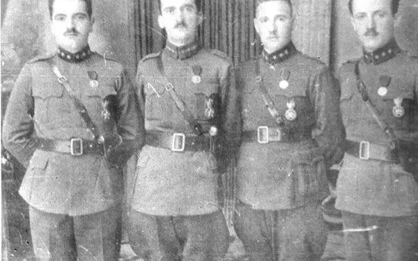 “Zoti ju ndihmoftë dhe kam besim se miqtë, s’kan me ju leshue doret. Dëshiroj që vorri të mos hupi. Teshat që kisha me vedi në burg, i keni…”/ Letra para pushkatimit, e besnikut të Mbretit Zog, major Murat Basha