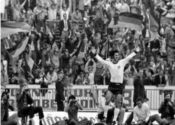 The French newspaper ‘Sud Ouest’ republished the secret story of Gerd Müller, along with the Albanian beauty from Hotel ‘Dajti’…/ When the European press “boils” over the fluid love of the German football legend!