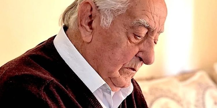 “Çfarë më tregoi mësuesi Gjeto Vocaj, nipi i Gjomarkajve të Mirditës, për takimin në zyrën e Enver Hoxhës, me djalin e vogël, Nikën, fenomenin e matematikës…”?! / Dëshmia e rrallë e gazetarit të njohur