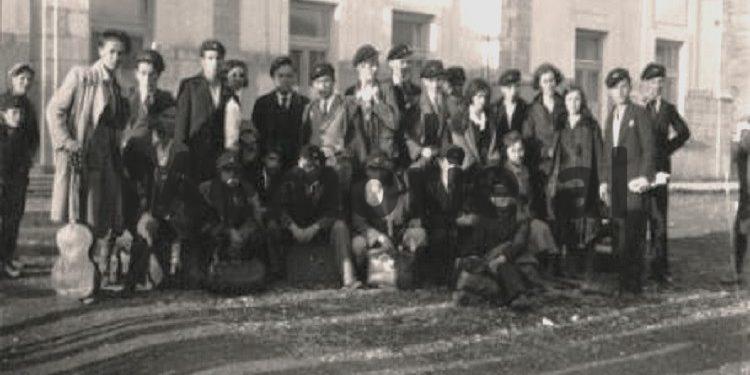 “Kur organizoheshin mbrëmjet e vallëzimit në sallën e madhe të mensës, binte në sy zelli i kujdestar Tishit, të kërcente me malësoret trup mëdha e gjoks të gufuar, madje…”! / Kujtimet e ish-të internuarit politik