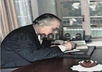 “I dashur shoku Enver, i jam mirënjohës Partisë dhe juve, si udhëheqës largpamës e, jam dakord për çdo…”/ Refleksionet e publicistit nga SHBA-ja, për letrat dërguar diktatorit, nga Balluku, Shehu, Deljana, Xhelo, etj.