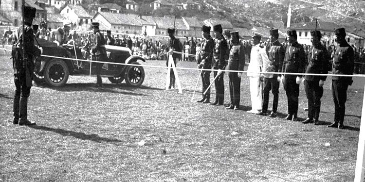 “May God help you and I believe that friends will not let you down. I wish that the grave will not be lost. The clothes I had with me in prison, you have…” / Letter before the execution of the loyalist of King Zog, Major Murat Basha.