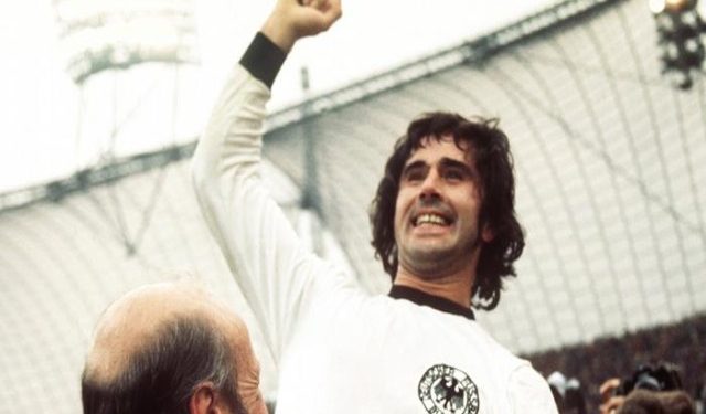 “Gazeta franceze ‘Sud West’, ripublikoi historinë e fshehtë të Gerd Mylerit, me bukuroshen shqiptare të Hotel ‘Dajtit’…”/ Kur shtypi europian “ziente” për dashurinë fluide të legjendës gjermane të futbollit botëror!