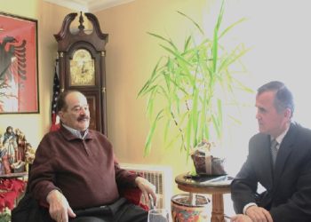 “Pas mitingut të ambasadorit Pitarka në Detroit me emigrantët enveristë, ku pati dhe shkrehje armësh, ne u kthyem për në New York, por rrugës, na goditi…”/ Misteri i vdekjes së Nik Mërnaçajt, më 22 janar 1990