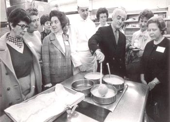 “Kur i thashë se; jam gazetare, madje jemi patriotë, të dy nga Korça, ai m’u përgjigj; unë jam patriot me të gjithë shqiptarët, por…”/ Historia e panjohur e shqiptarit më të famshëm në Boston dhe SHBA-ës