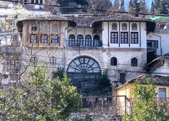 Gjirokastra duhet ta vlerësojë dhe nderojë Mërkur Babameton, duke i dhënë vendin që i takon në historinë e atij qyteti, për kontributin e tij dhe familjes Babameto