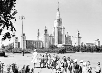 “Mësuesja jonë e rusishtes, në gjimnazin e Shkodrës, bukuroshja nga Odesa, me atë portret magjepsës dhe trup të derdhur, si balerinat e ‘Balshoj Teatër’, na mahniste…”/ Kujtimet e shkrimtarit Sokrat Shyti