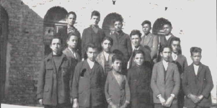 “Kur i tregova se më pëlqente letërsia, shitësja e ‘Librit Sovjetik’, më tha; atëhere plotësohet trashëgimia gjenetike tek tre vëllezërit: I madhi, artist i skenës, i dyti – piktor dhe i treti…”/ Kujtimet e ish-të përndjekurit politik