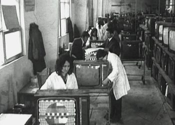 “With the involvement of masters Mirban Kadiu, Kristaq Ekonomi, and Maksim Prifti, along with the skills of engineer Lulzim Topçiu, the first television was produced…” / The unknown history of URT in Durrës.