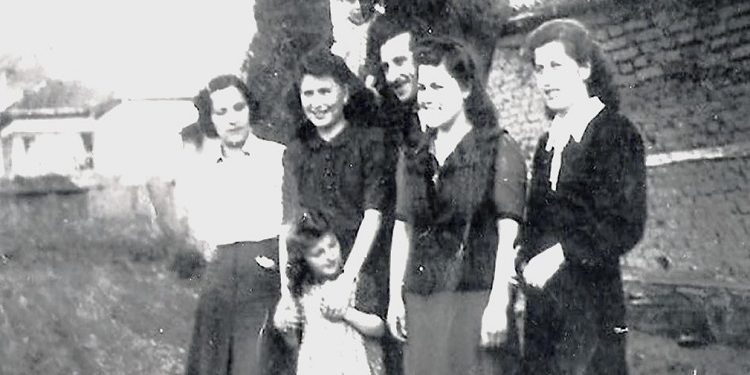 “I dhënë pas argjendarisë, librave dhe ‘Zërit të Amerikës’, Miki vdiq me radio tek veshi, zanatin, ia la të birit Dhimitrit, i cili ua trashëgoi djemve, Gavril e Valirian…”/ Historia e panjohur e familjeve hebreje në Berat