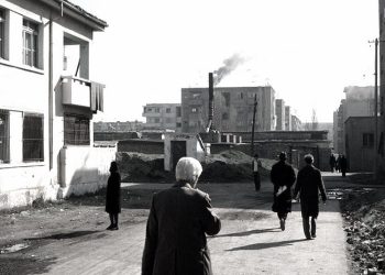 “Kemi pasur plot raste, kur vizitonim fëmijën në sy të prindërve dhe kur ata nuk mund të mbijetonin, prindërit e tyre, me lot në sy…”/ Dëshmia e rrallë e mjekes së njohur pediatre nga Durrësi