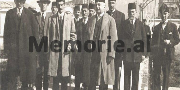 “Askush s’mund të pranohet për deputet, pa mbushun moshën 30 vjetshe, Kryetari i Republikës, nep dorëhekjen…”/ Si ishte ligji zgjedhjeve parlamentare në 1925-ën, nga rrogat, favoret, të drejtat, arrestimi, etj.