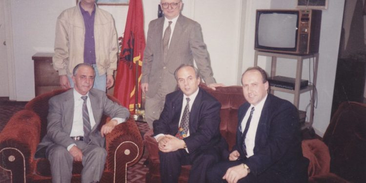 “Në 1982, ishte një ndër organizuesit e seminarit të 100 vjetorit të lindjes së Fan S. Nolit, në New York ‘Hilton Hotel’…/ Historia e panjohur e Tonin Mirakaj dhe kontributi i tij gjysëm shekullor te “Vatra”!