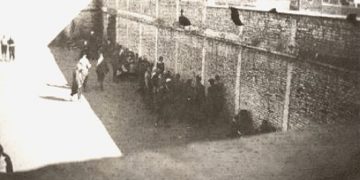 “I dënuemi me burgim të përjetëshëm, që ban një delikt tjetër, ndëshkohet me një mbyllje vazhduese të re në qelië, për një kohë nga gjashtë muej, deri në…”/  Ç’farë parashikonte Kodi Penal i vitit 1928?