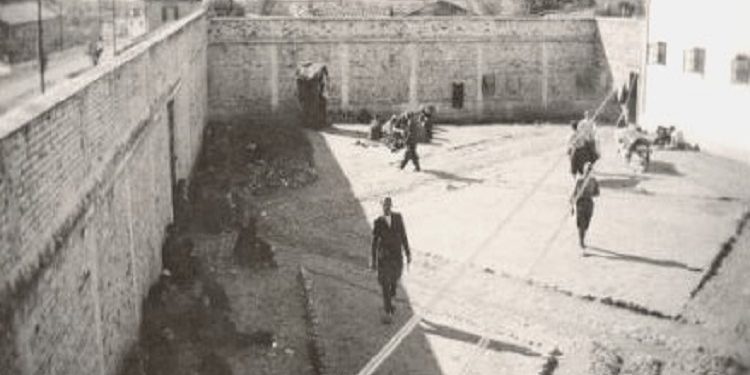 “I dënuemi me burgim të përjetëshëm, që ban një delikt tjetër, ndëshkohet me një mbyllje vazhduese të re në qelië, për një kohë nga gjashtë muej, deri në…”/  Ç’farë parashikonte Kodi Penal i vitit 1928?