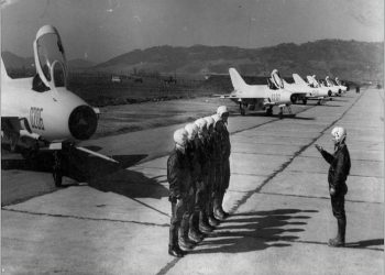 “Formacionin në ajër, e udhëhiqte komandanti i regjimentit, kolonel Niko Hoxha, me avionin nr. 211, që e drejtonte Hysen Domi nga Maminasi…”/ Ngjarja tragjike, ku humbi jetën kreu i Aviacionit Shqiptar